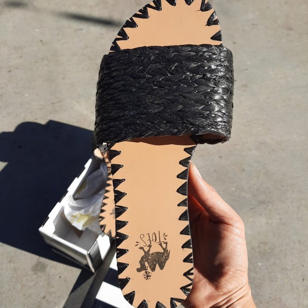 Camel Threads Flip Flops - Picture 2 of 3